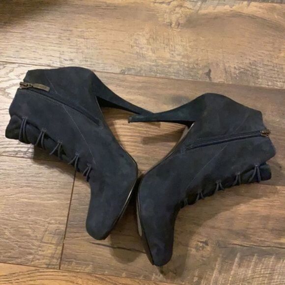 Guess dark blue beautiful suede size 9 1/2​​ - Picture 3 of 5